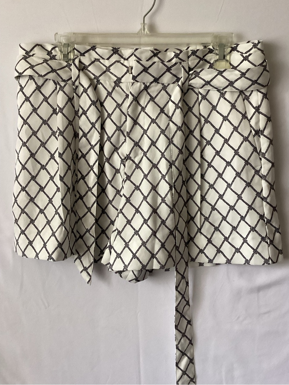 Banana Republic White and black shorts with Black Lattice Print